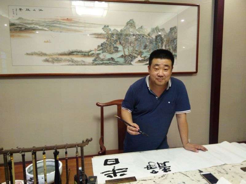 >资讯列表 > 蔺本强个人官网  艺术家简介: 蔺本强,1982年出生,山东