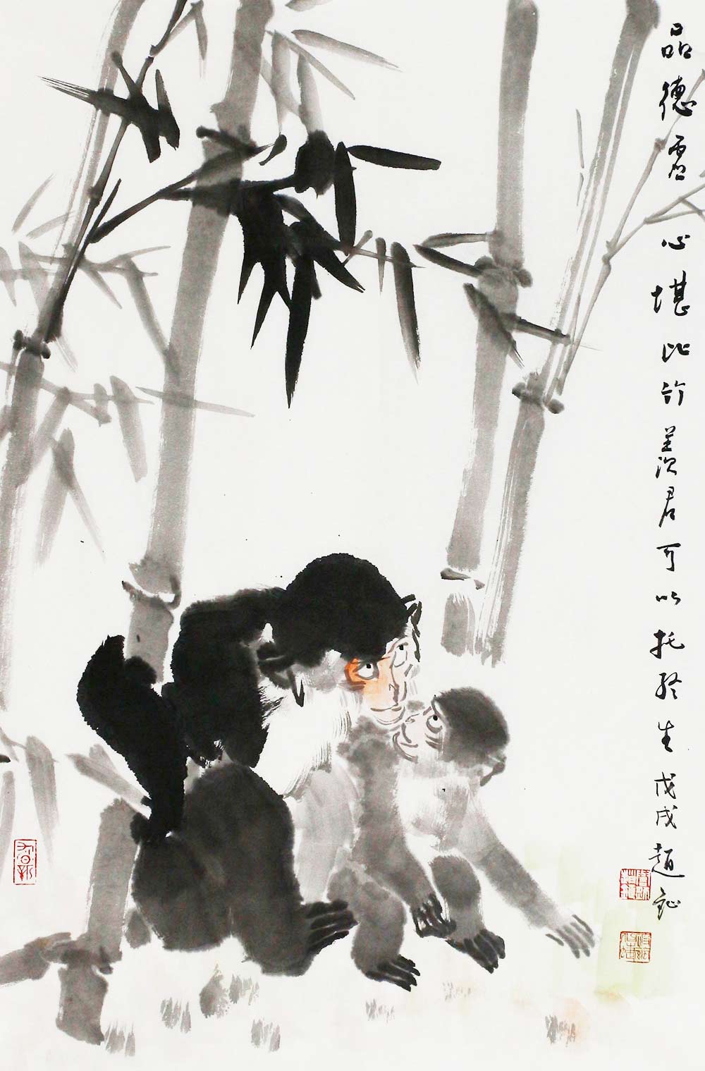 画家赵钲这幅国画花鸟作品,描绘了两只坐在竹枝间的猴子的艺术形象。画面的背景是几棵粗壮而坚挺的竹树,一大一小两只猴子在竹林嬉戏,小猴子憨态可掬,它紧紧的依偎在大猴身边,抬头紧紧盯着大猴的脸。画家画竹笔力强健,墨色浓淡相宜,书法用笔,一气呵成,笔墨技法上几乎达到极致;而画猴则浓墨渲染,细笔勾描,花鸟画的情趣尽显无遗,彰显出传统水墨画的魅力。作品构图严谨,笔墨简洁,画面生动,物象丰富。