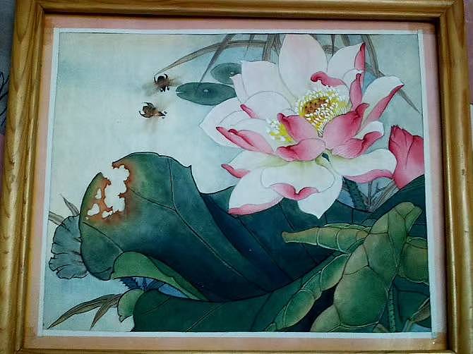 何鑫 荷花蜜蜂图