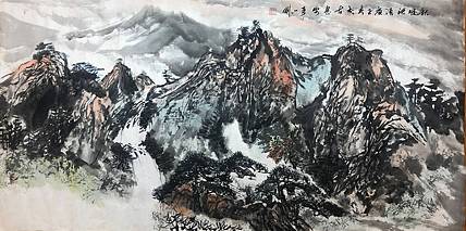 严小刚，西安美院硕士，国家一级美术师。