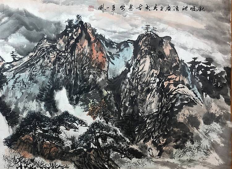 严小刚，西安美院硕士，国家一级美术师。