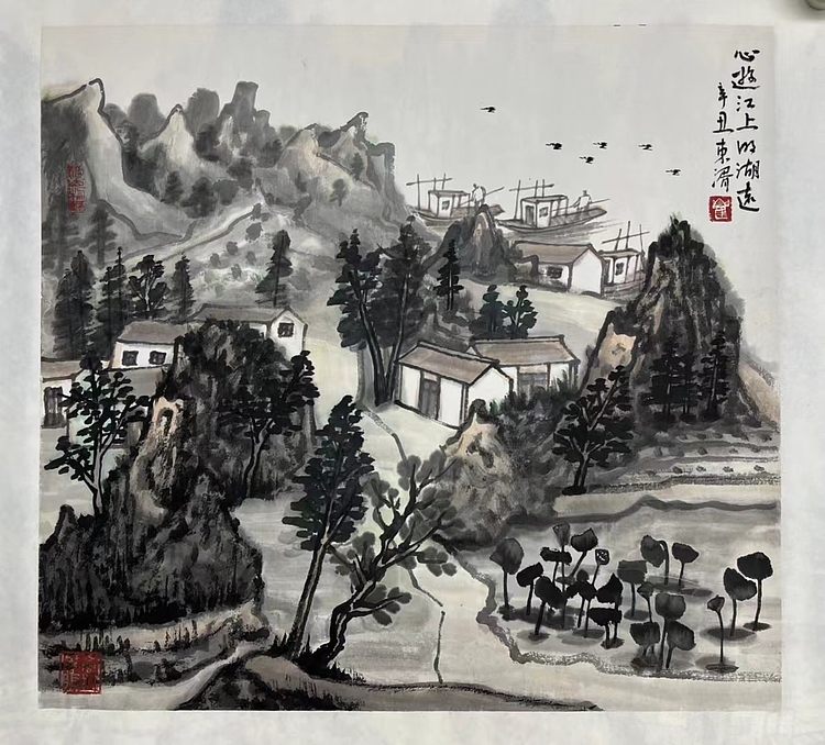 崔东湑     中国美术家协会会员    托裱