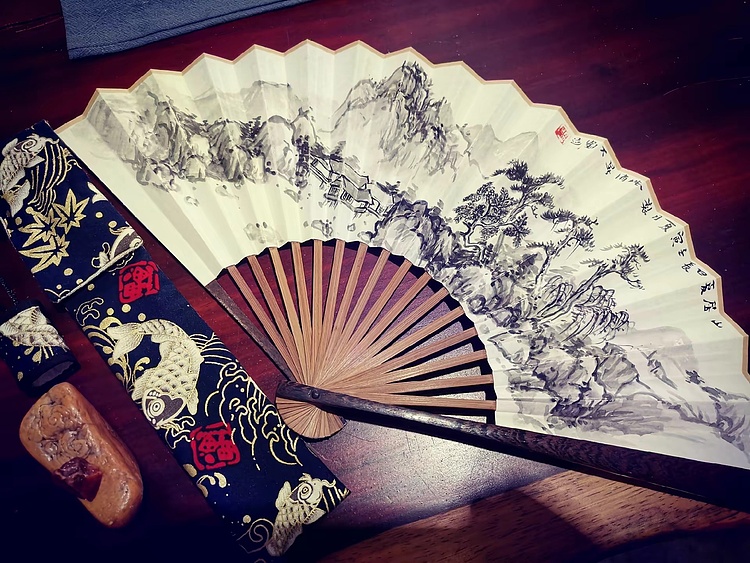 无 山水文人袖扇，扇子长33.5cm，主扇骨红木，内扇骨竹子。带