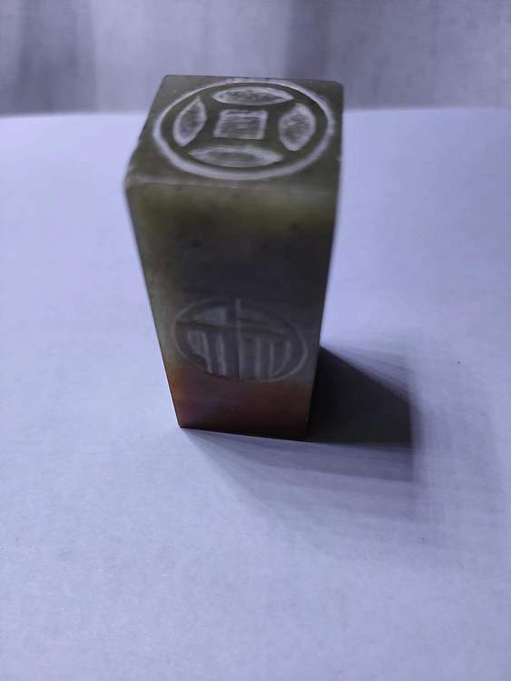 苏颖 《听雨》尺寸2.2*2.2*5