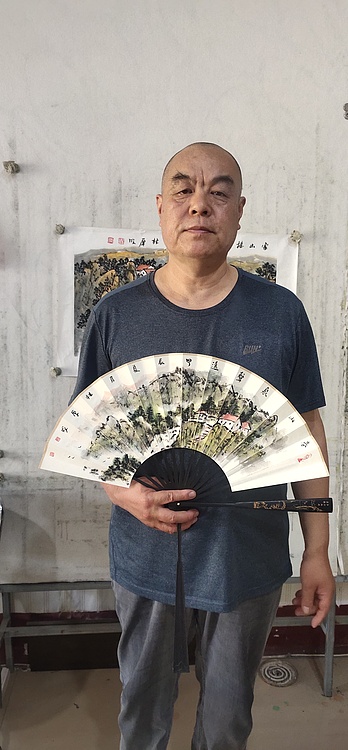 中国美协会员，青州美协副主席 林厚成 （带合影）