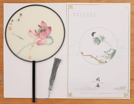 （带合影）中国美术家协会会员 朱晓红 精品团扇