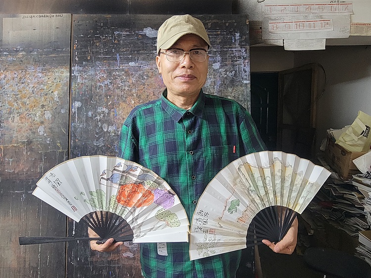 教授，硕士生导师，中国美协会员，金增友  （带合影）