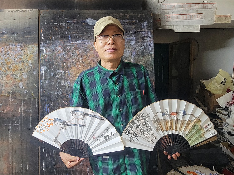 教授，硕士生导师，中国美协会员，金增友  （带合影）