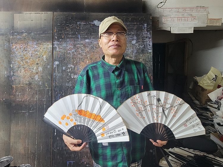 教授，硕士生导师，中国美协会员，金增友  （带合影）
