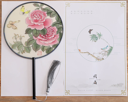 湖北美术学院艺术硕士 &mdash;&mdash;  李林（带合影）