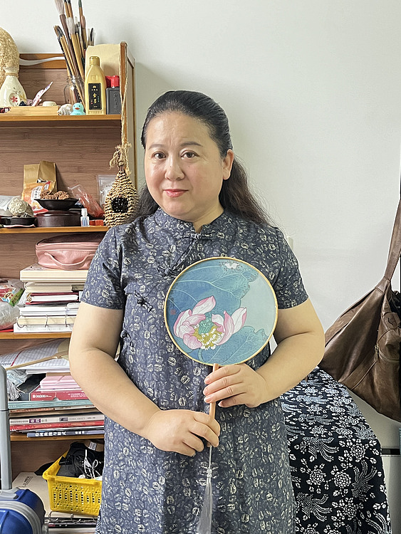 中国美术家协会会员 惠菲 （带合影）