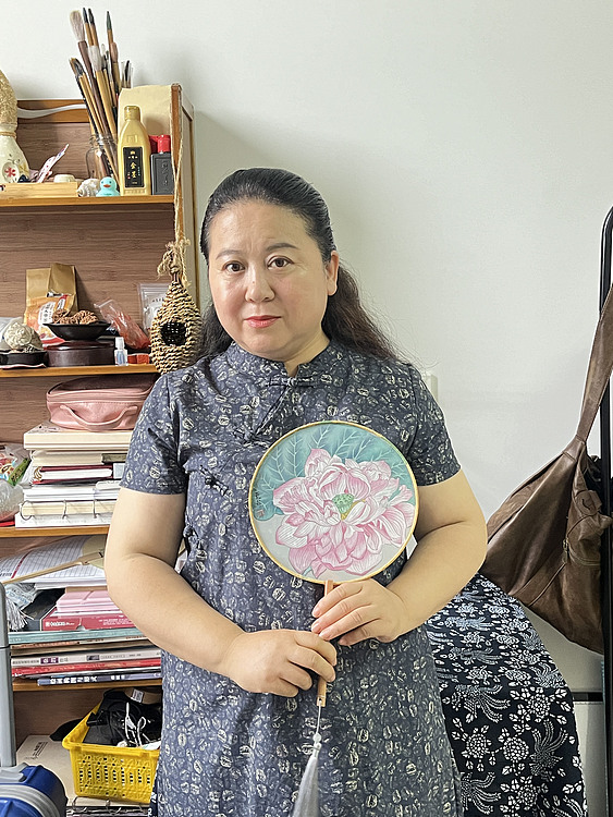 中国美术家协会会员 惠菲 （带合影）