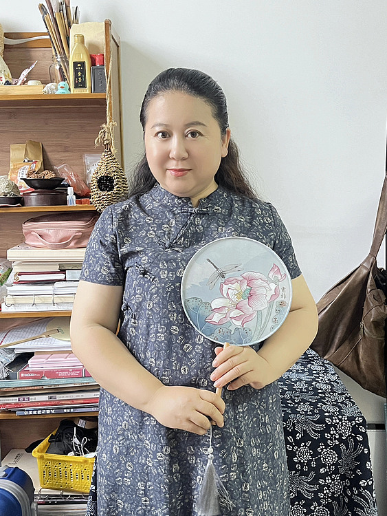 中国美术家协会会员 惠菲 （带合影）