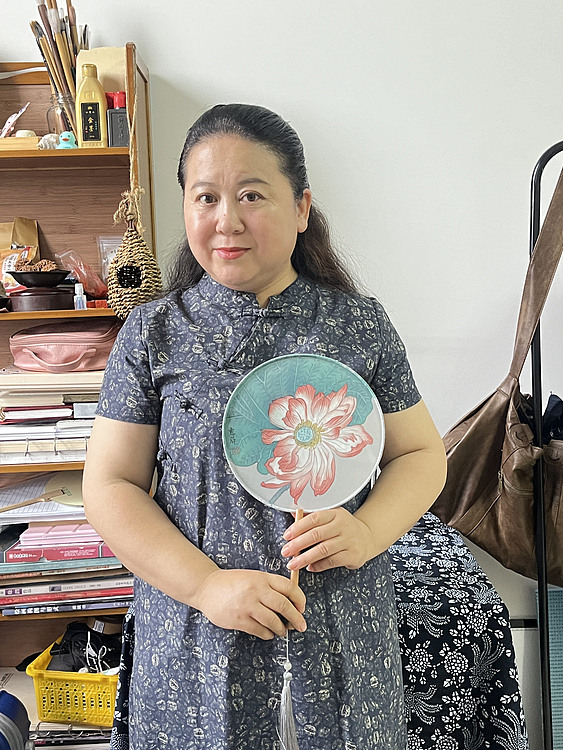 中国美术家协会会员 惠菲 （带合影）