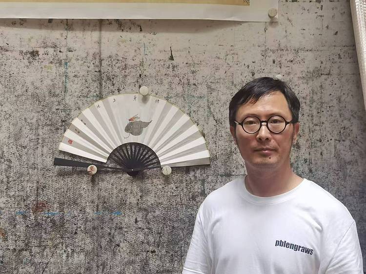 （带合影）清华大学吴冠中艺术研究中心研究员 何先球 民族文化宫 折扇