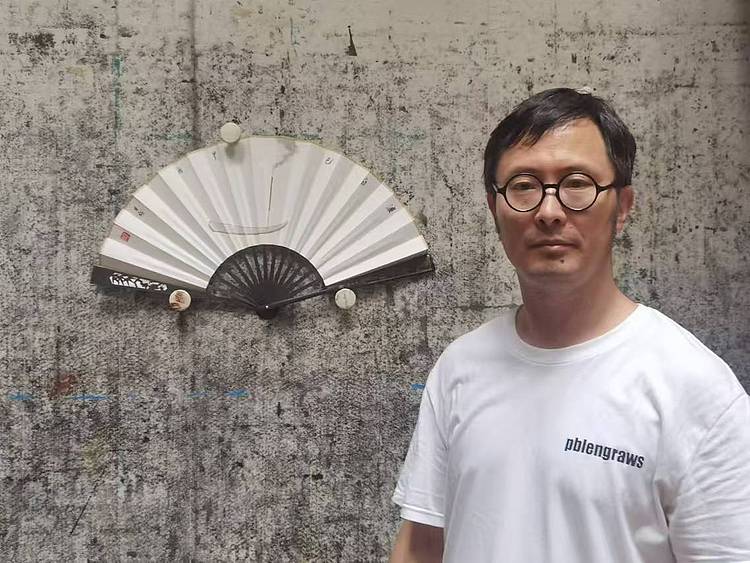 （带合影）清华大学吴冠中艺术研究中心研究员 何先球 民族文化宫 折扇
