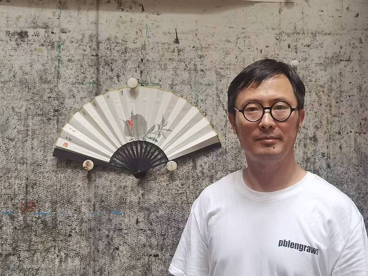 （带合影）清华大学吴冠中艺术研究中心研究员 何先球 民族文化宫 折扇