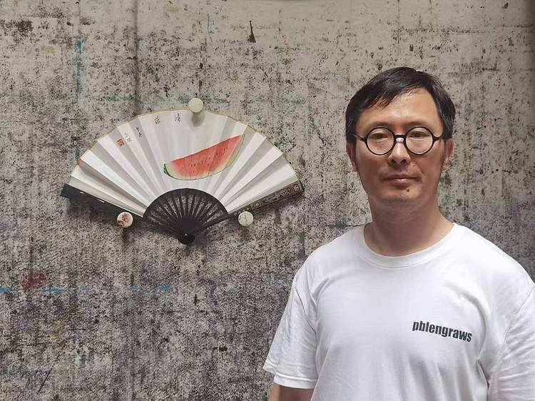 （带合影）清华大学吴冠中艺术研究中心研究员 何先球 民族文化宫 折扇
