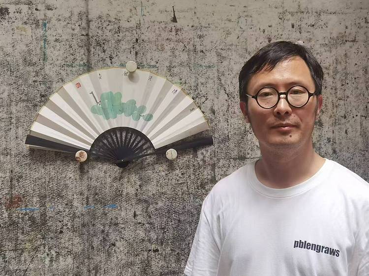 （带合影）清华大学吴冠中艺术研究中心研究员 何先球 民族文化宫 折扇